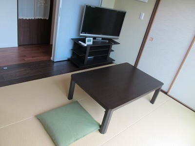 茶の間 こたつとテレビ.jpg